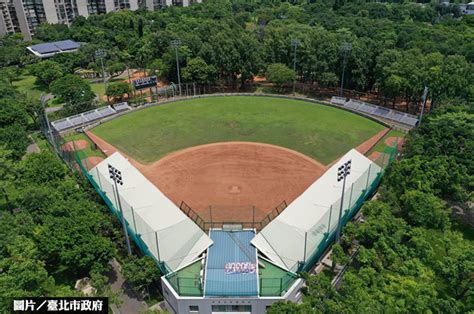 青年公園棒球場