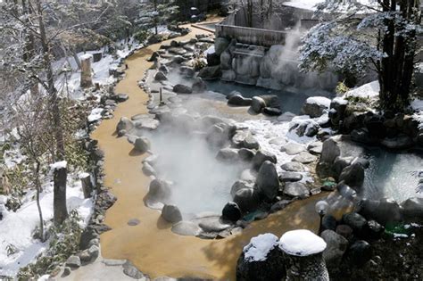 高山溫泉：山巔上的療癒聖地