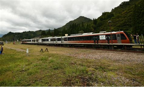 鬼怒川 絆: 災害から復活し、再生を続ける地域