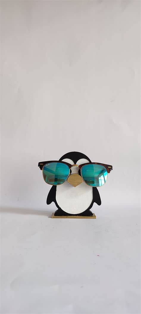 🐧 7,133 Penguins with Glasses: A Stunning Sight