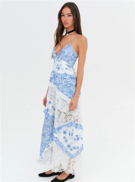  5211 Reasons to Love the Rosalyns Maxi Dress 