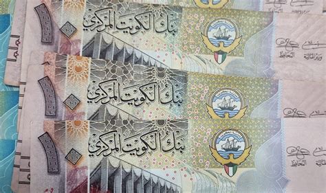  Convert Dollars to Kuwaiti Dinars Instantly