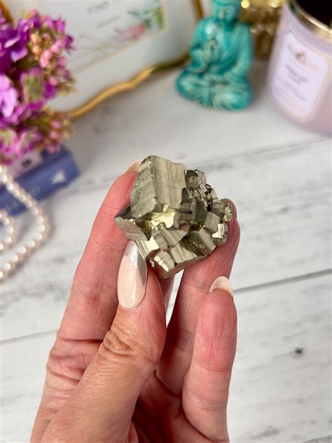  Peruvian Pyrite: A Natural Wonder with a Striking History and Versatile Applications 