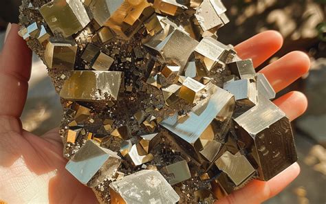  Peruvian Pyrite: Unveiling the Golden Secrets of the Earth