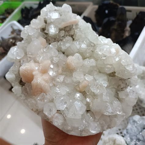  Quartz with Calcite: A Symbiotic Partnership 