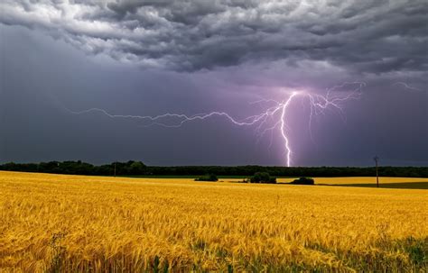 1 in 500,000: Understanding the Odds of Lightning Strikes