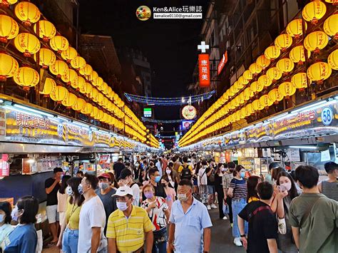 1. 廟口夜市必訪，小吃天堂