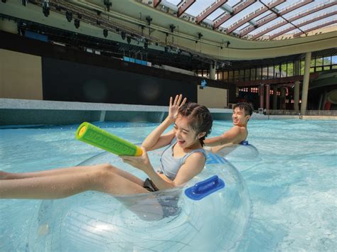 1. 水之島水上樂園：盡情玩樂的水上冒險