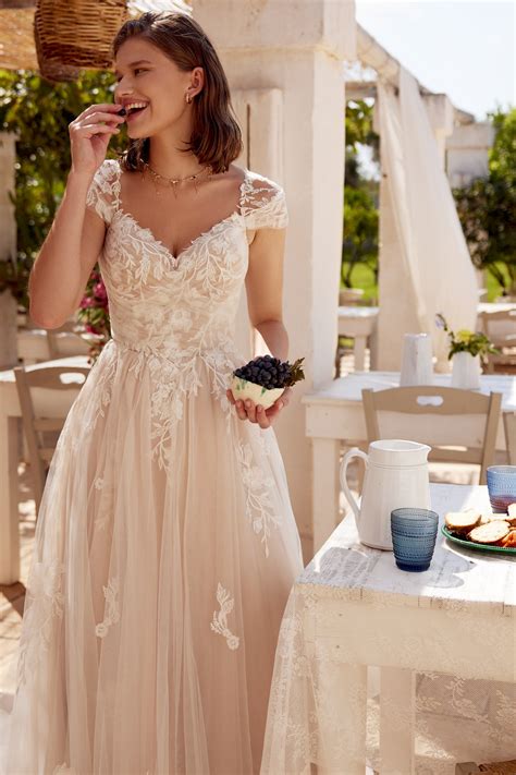 1. A-Line Maxi Dress with Lace and Appliqués: