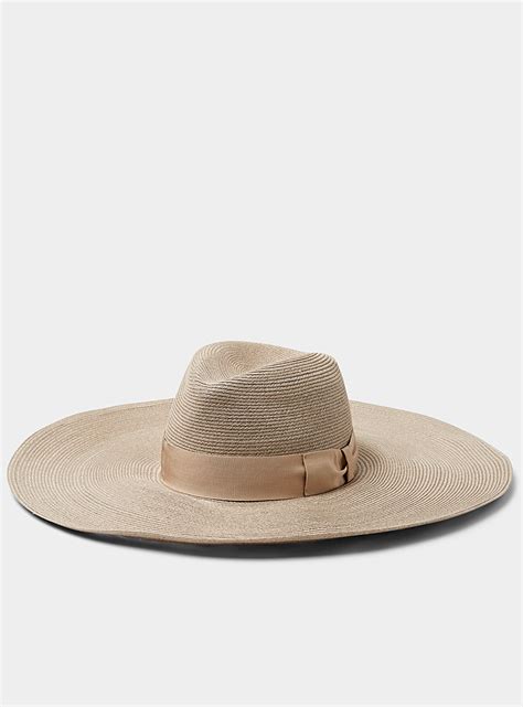 1. Amigasa (Wide-Brimmed Hat)