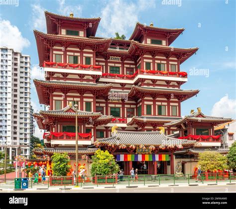 1. Buddha Tooth Relic Temple and Museum