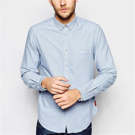 1. Button-Down Collar: