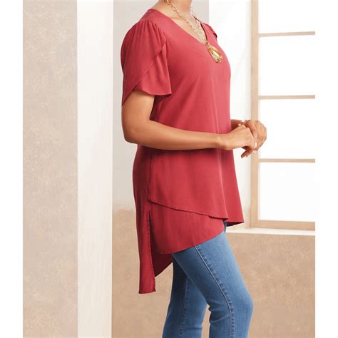 1. Choose a Flowing Tunic: