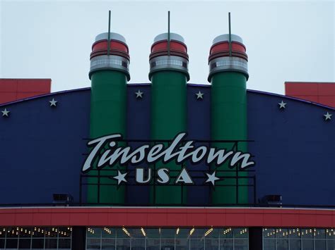 1. Cinemark Tinseltown USA