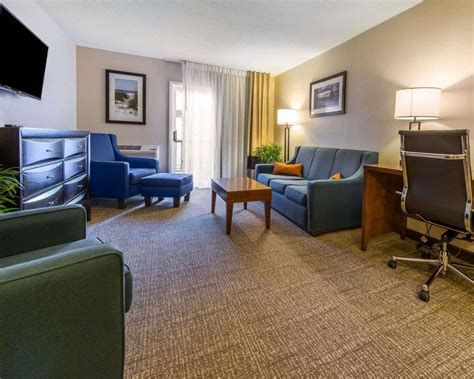 1. Comfort Suites Erie