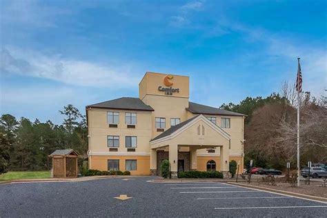 1. Comfort Suites Fayetteville I-95: