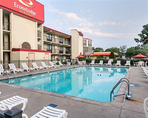 1. Econo Lodge Inn & Suites: A Smart Choice for Value Hunters