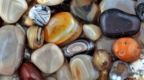 1. Geological Wonder: Agate Formation and Colors