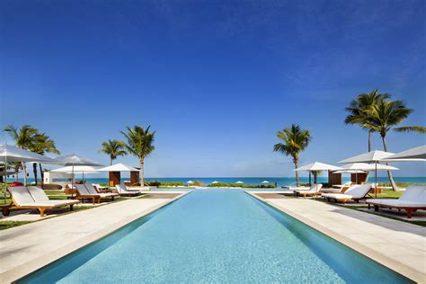 1. Grace Bay Club (Grace Bay, Providenciales)