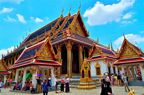 1. Grand Palace and Temple of the Emerald Buddha