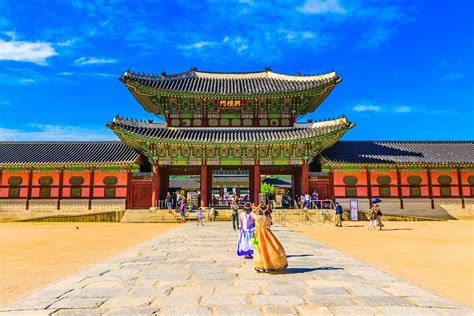 1. Gyeongbokgung Palace: A Royal Tapestry of Colors