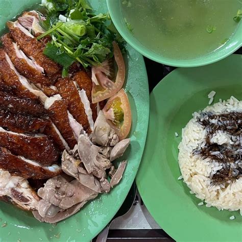 1. Hainanese Chicken Rice (Stall 02-16)