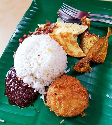 1. Haji Lane Nasi Lemak