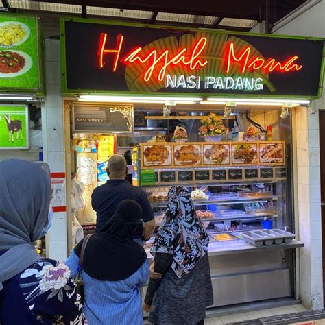 1. Hajjah Mona's Nasi Lemak (Stall #5)