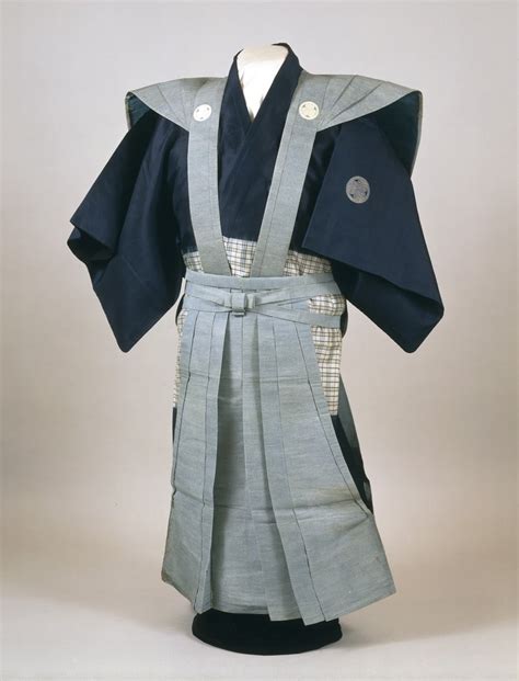 1. Kamishimo (Kimono-like Robe):