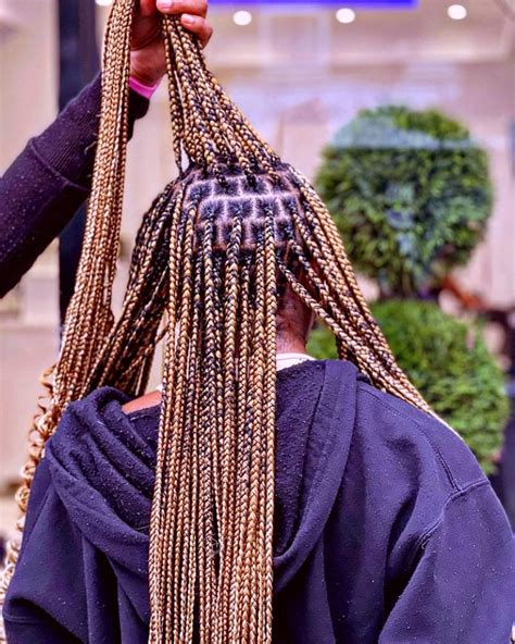 1. Knotless braids are less tension on the scalp