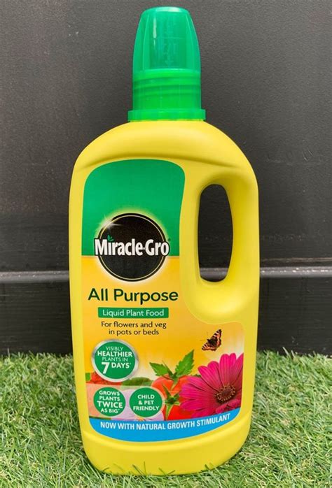 1. Miracle-Gro Liquid Houseplant Food