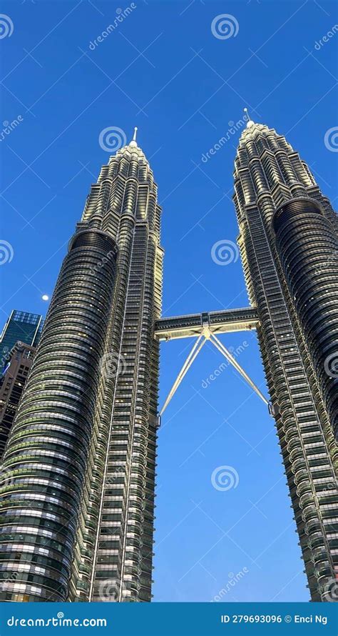 1. Petronas Twin Towers: An Architectural Marvel