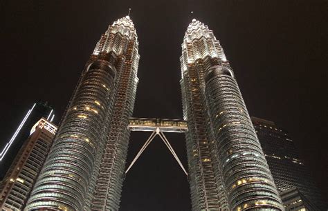 1. Petronas Twin Towers: Architectural Marvels Soaring High