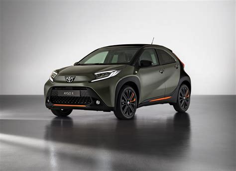 1. TOYOTA X 的售價是多少？