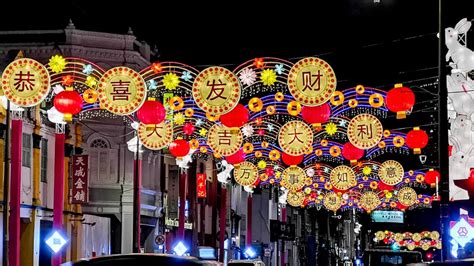 1. The CNY Light-Up Extravaganza: A Kaleidoscope of Lights and Lanterns