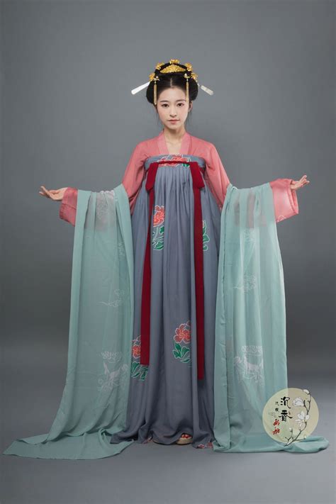 1. The History of Chinese Traditional Dressing