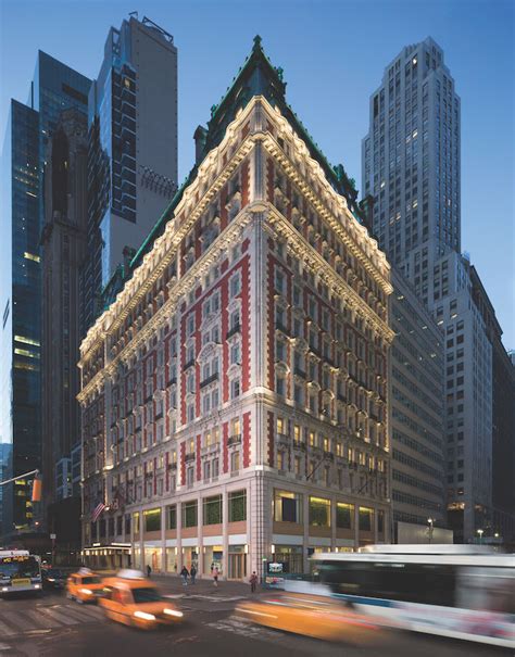 1. The Knickerbocker Hotel: A Classic with Modern Amenities