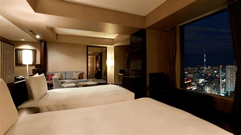 1. The Royal Park Hotel Shinosaka