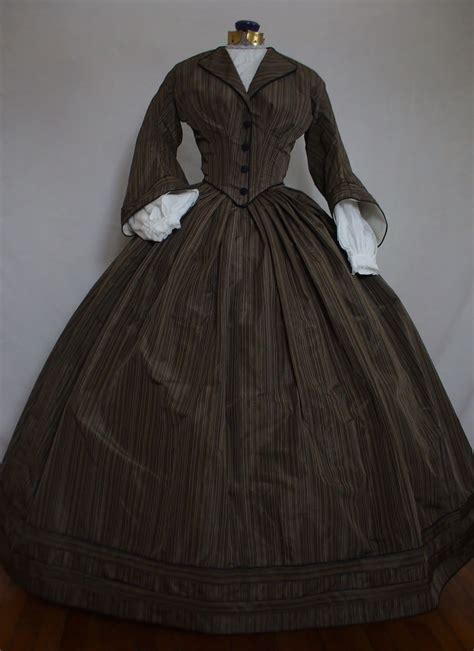 1. The Transformation of Civil War Dresses: From Necessity to Expression