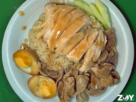 1. Tian Tian Hainanese Chicken Rice: