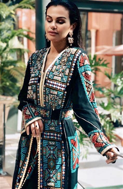 1. Understanding Moroccan Dress Styles: