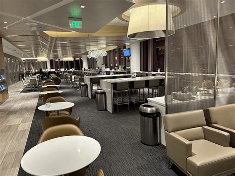 1. United Club (Terminal B)