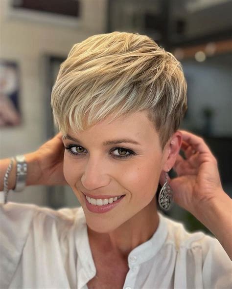 1.Pixie Cut: