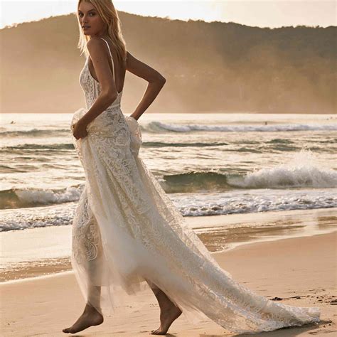 10,000+ Beach Wedding Dresses for the Bride