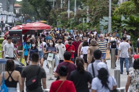 10,000+ Buddhists Make Up 30% of Singapore's Population