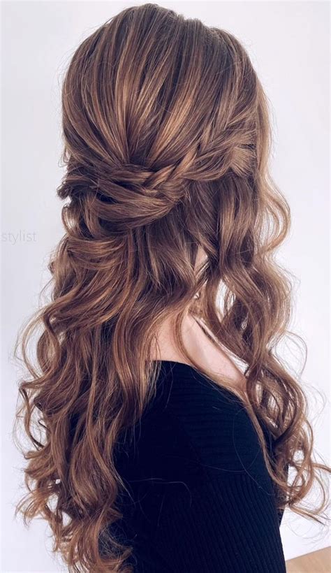 10,000+ Chic Prom Hairstyles to Turn Heads in 2023