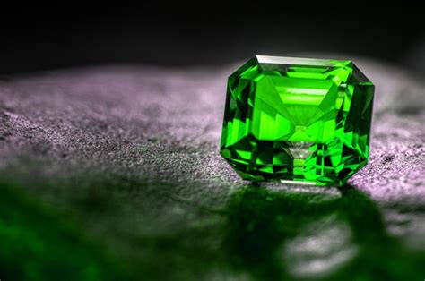 10,000+ Emerald Secrets: Unveiling the Allure of Esmeralda Stones