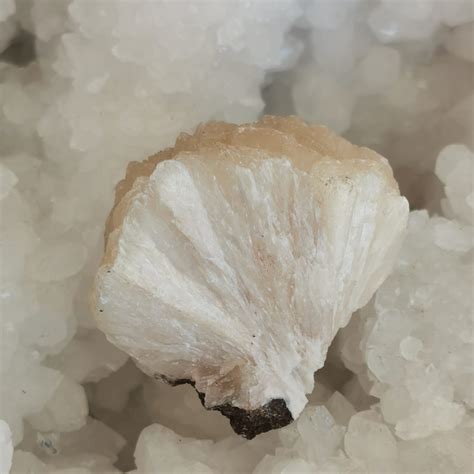 10,000+ Unbelievable Facts About Stilbite Crystals: Your Comprehensive Guide