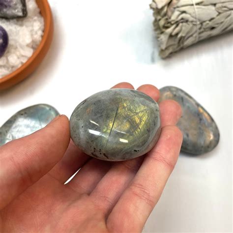 10,000+ Words on Labradorite: The Mystical Gemstone