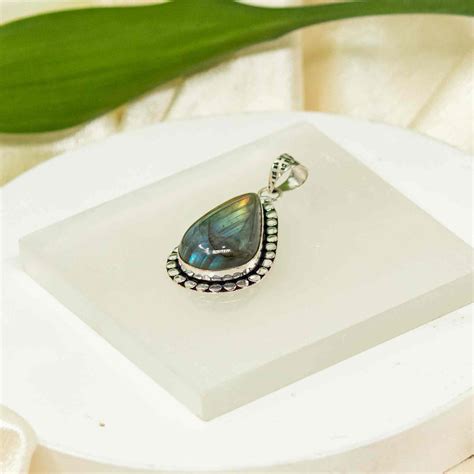 10,000+ Words on Labradorite Pendants: Your Ultimate Guide